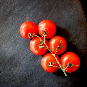 Tomatoes On The Vine (100g)