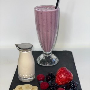Zante; soya milk, banana & berries (vg)